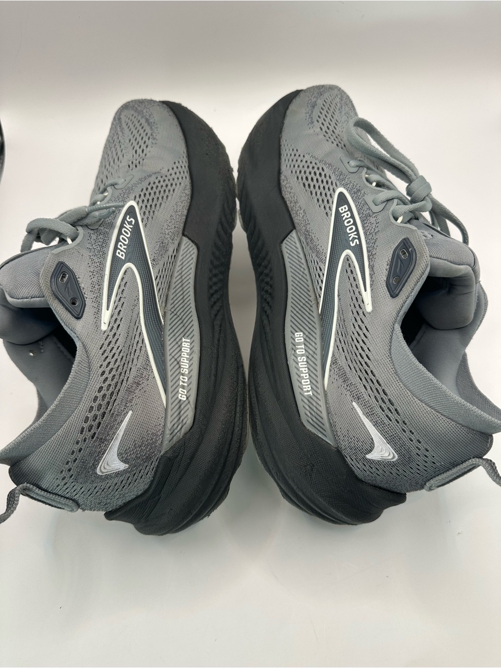 Brooks Glycerin 22 Grey Men's Running Sneakers with Black Sole - Picture 3 of 8